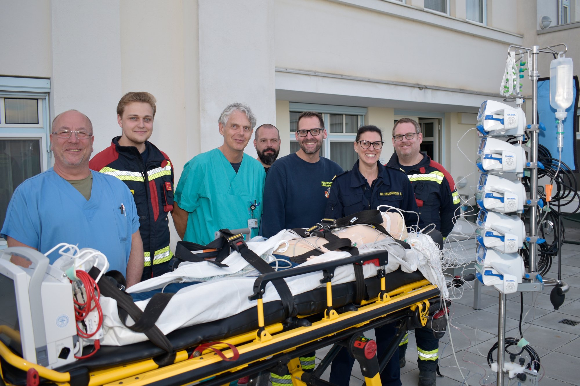 Teamfoto der Übenden aus dem Klinikum und vonn der FF Hollabrunn